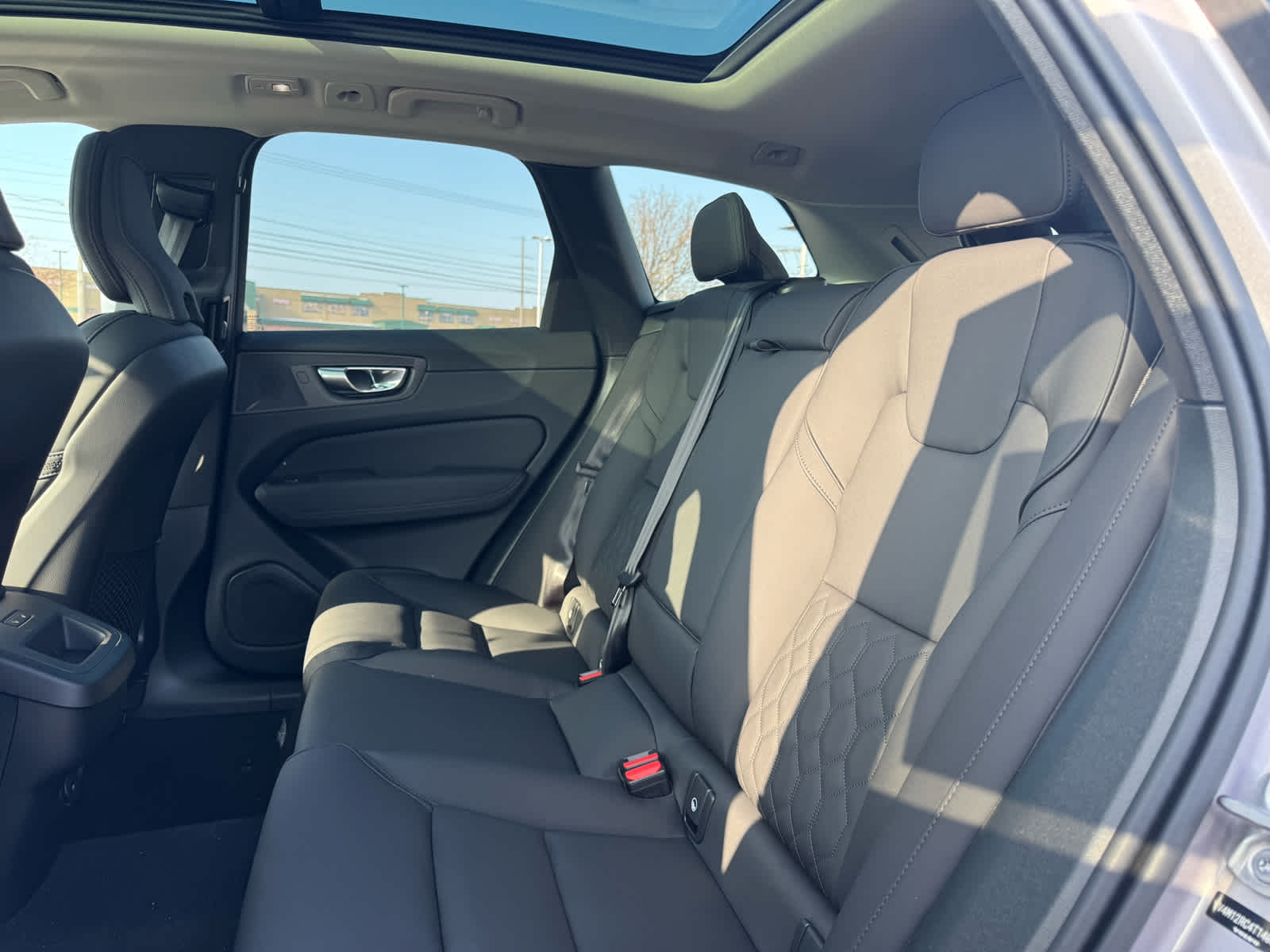 2026 Volvo XC60 Plus - Photo 33
