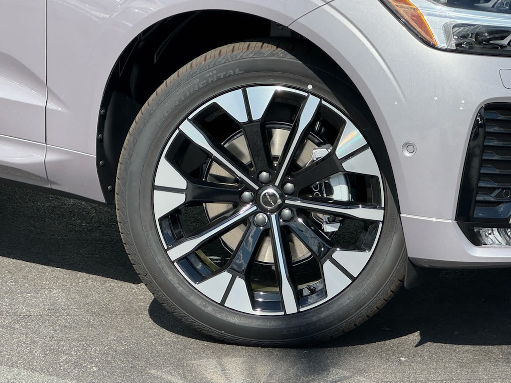 New 2026 Volvo XC60 B5 Plus SUV