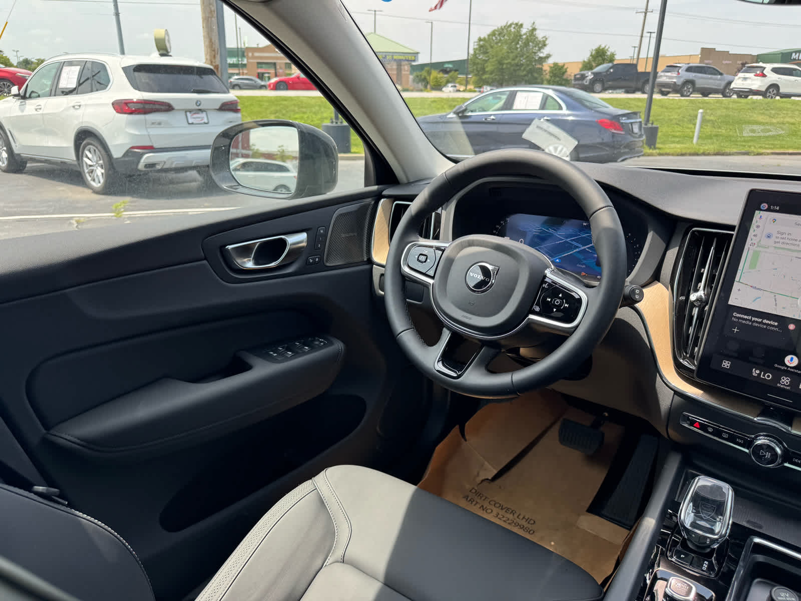 2026 Volvo XC60 Plus - Photo 37