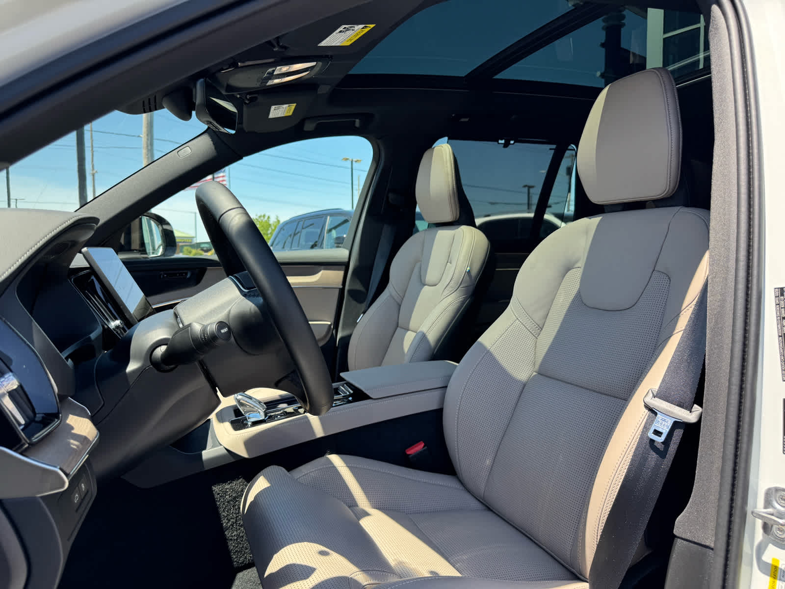2026 Volvo XC90 Ultra - Photo 15