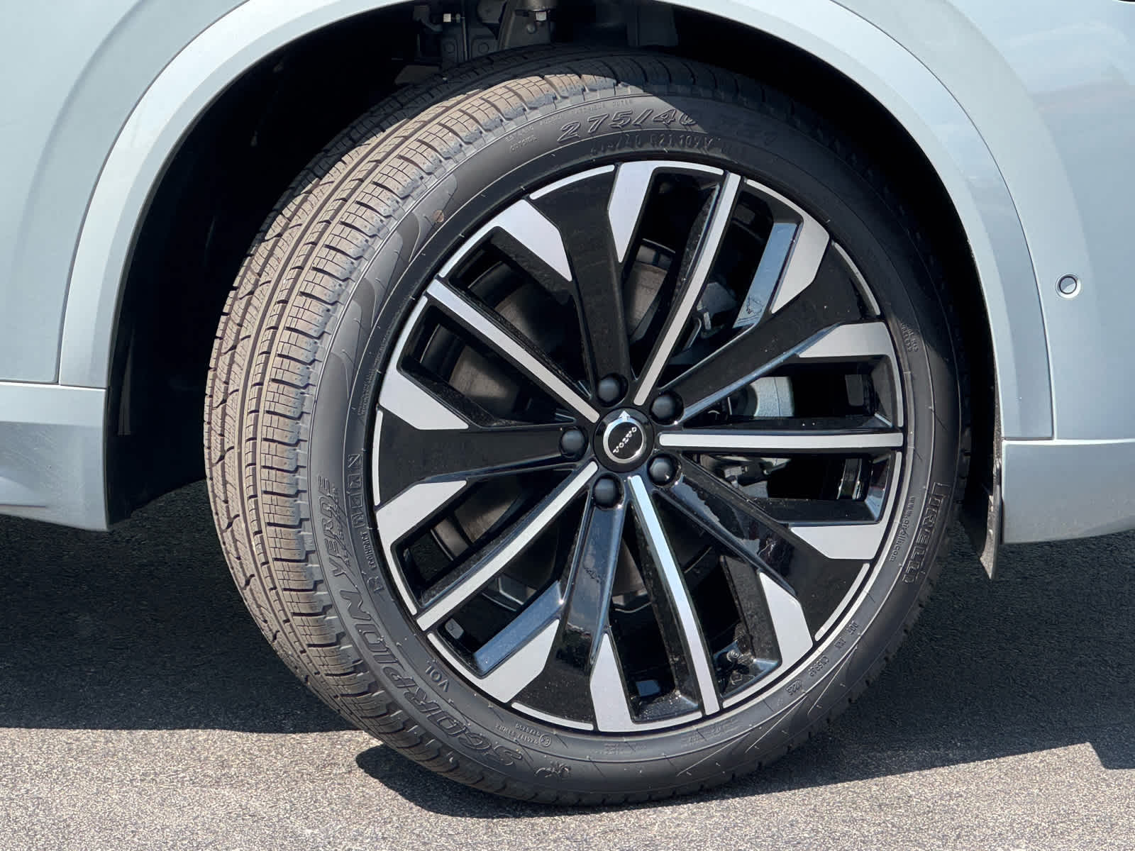 2026 Volvo XC90 Plus Black Edition photo 2