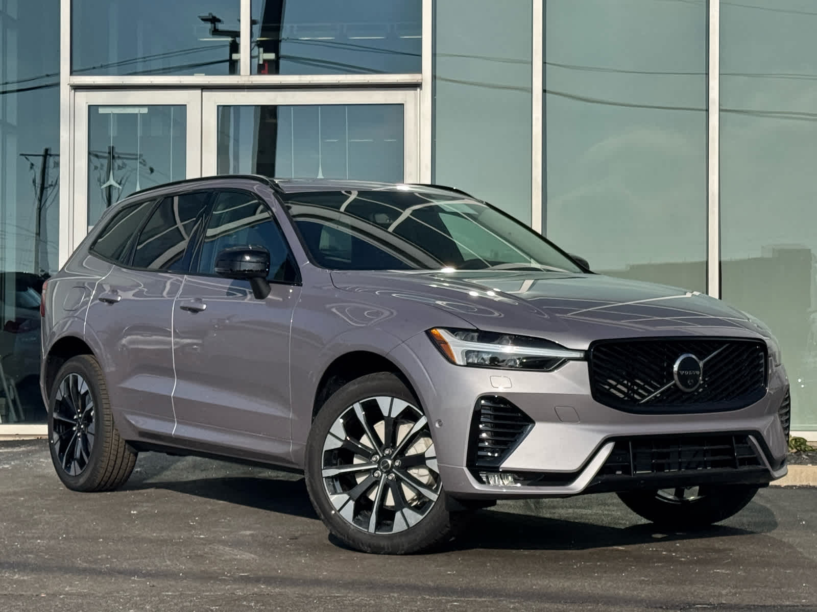 2026 Volvo XC60 Plus's photo