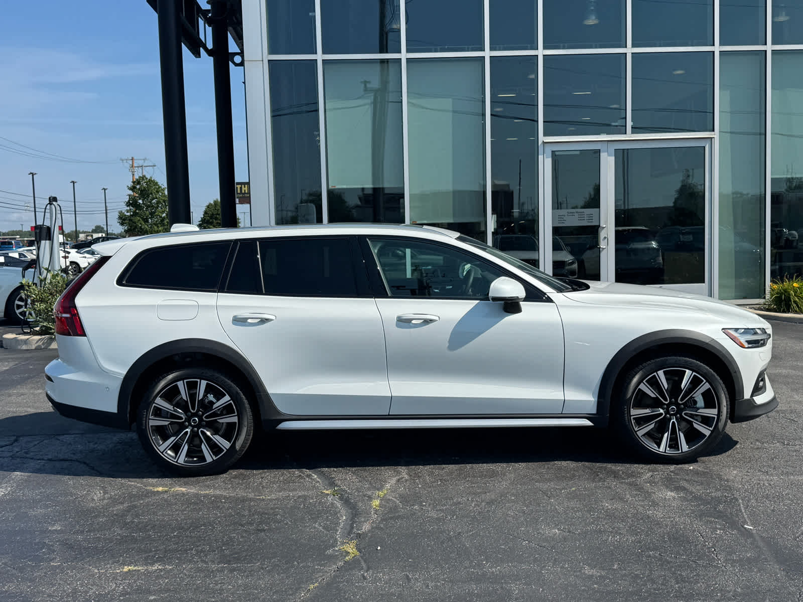 2026 Volvo V60 Cross Country Ultra - Photo 10
