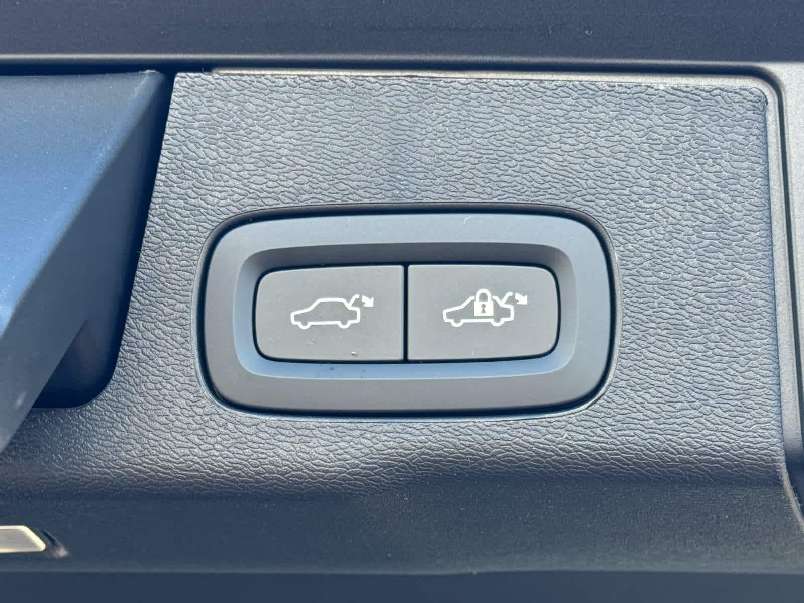 2026 Volvo XC60 Plus - Photo 10