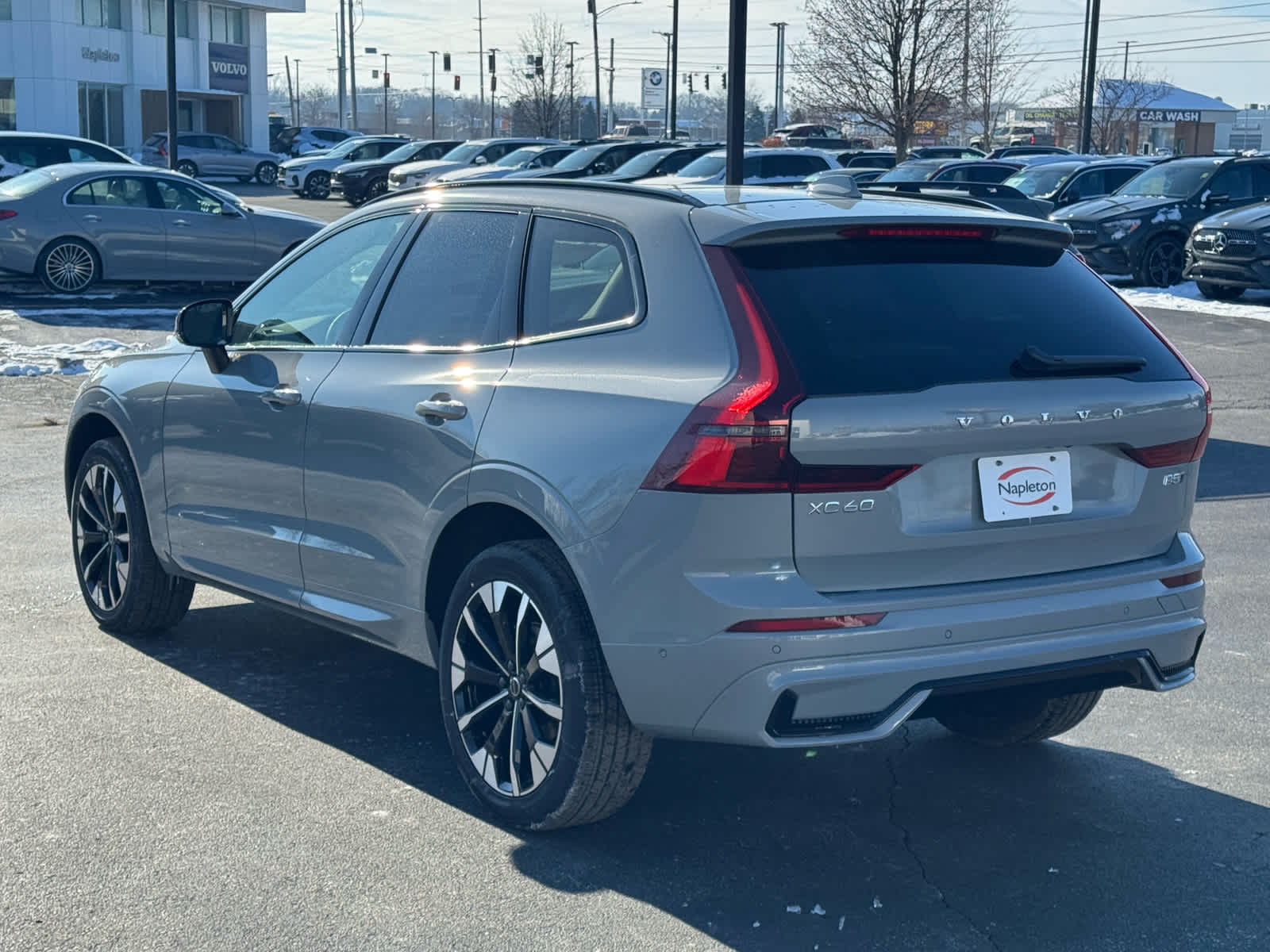 2026 Volvo XC60 Plus - Photo 8