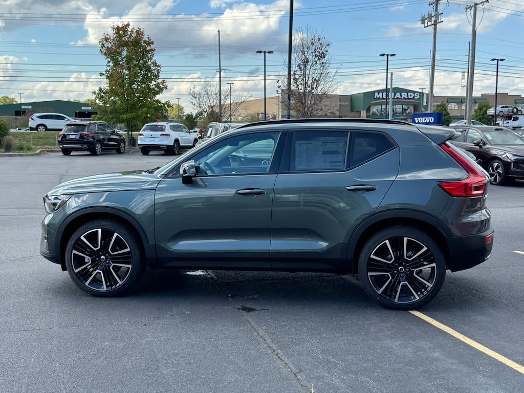 New 2026 Volvo XC40 B5 Ultra SUV