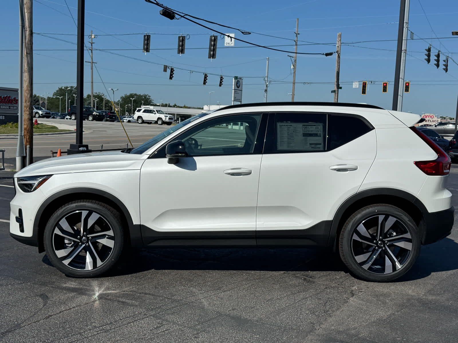 2026 Volvo XC40 photo 3