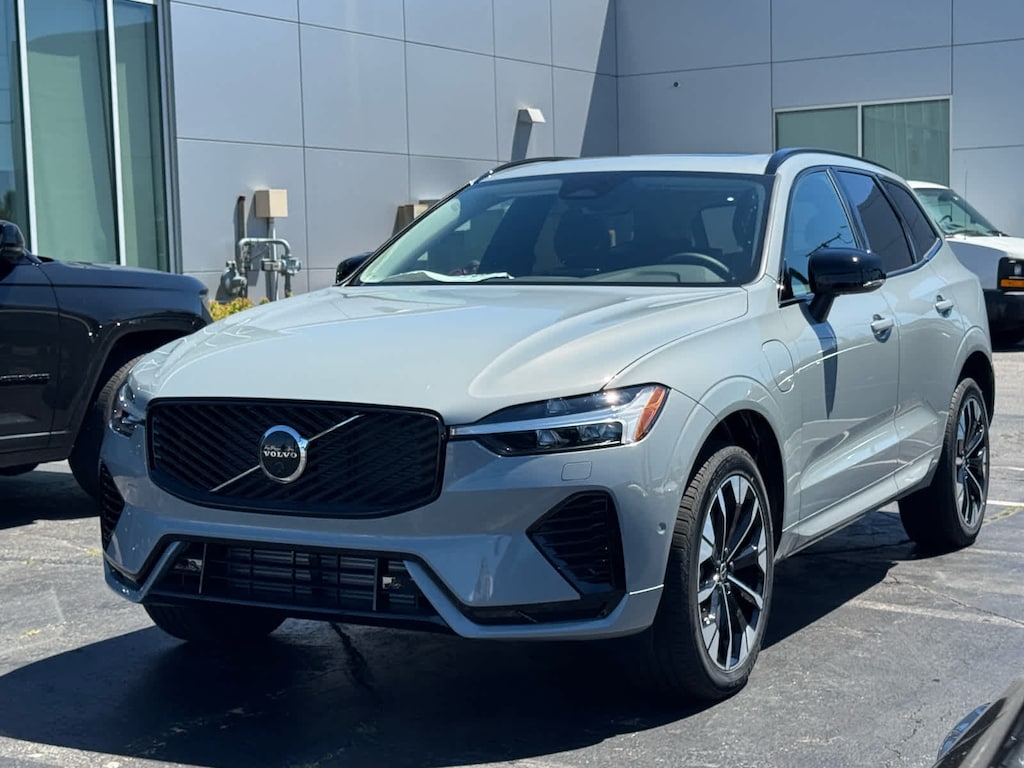 New 2026 Volvo XC60 plug-in hybrid T8 Plus SUV