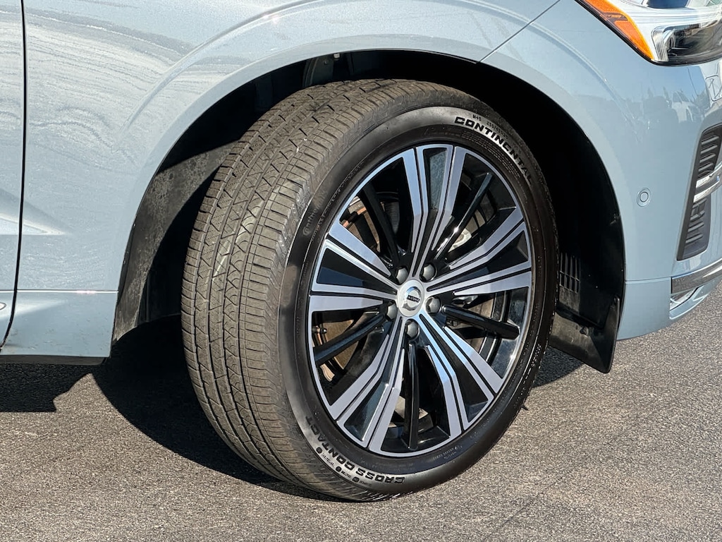 Used 2023 Volvo XC60 Plus Bright Theme B5 AWD