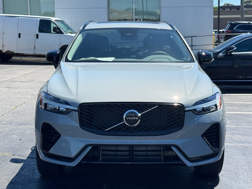 New 2026 Volvo XC60 plug-in hybrid T8 Plus SUV