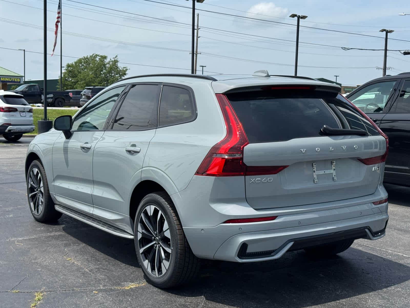 2026 Volvo XC60 Plus - Photo 7
