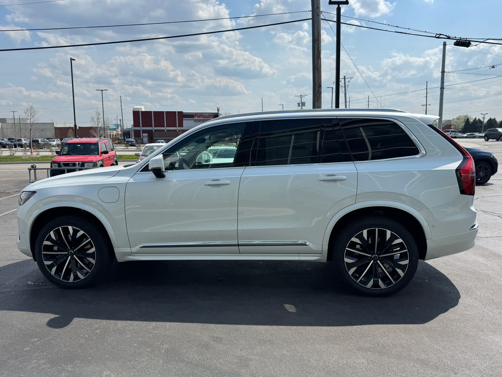 2025 Volvo XC90 T8 photo 2