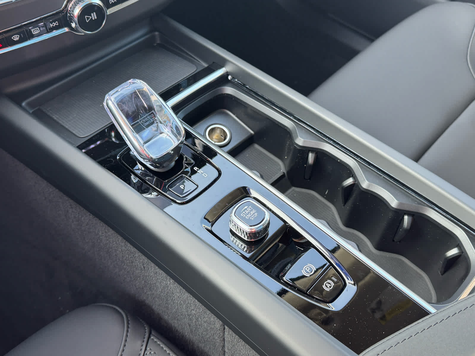 2026 Volvo XC60 Plus - Photo 25