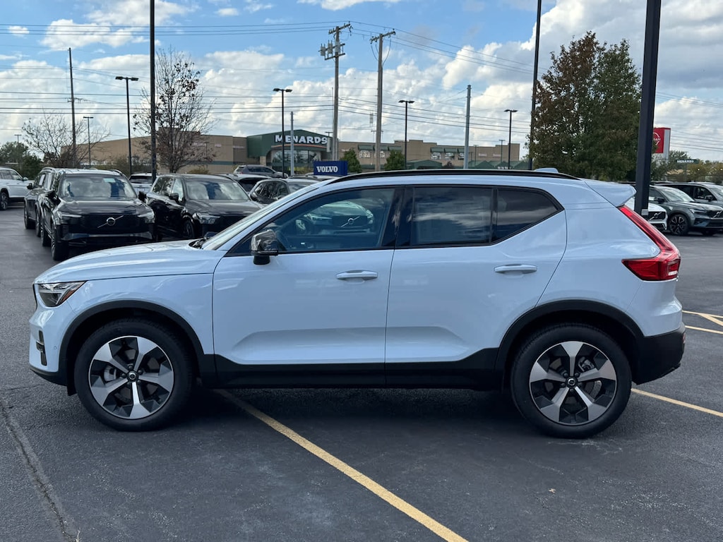 New 2026 Volvo XC40 B5 Plus SUV