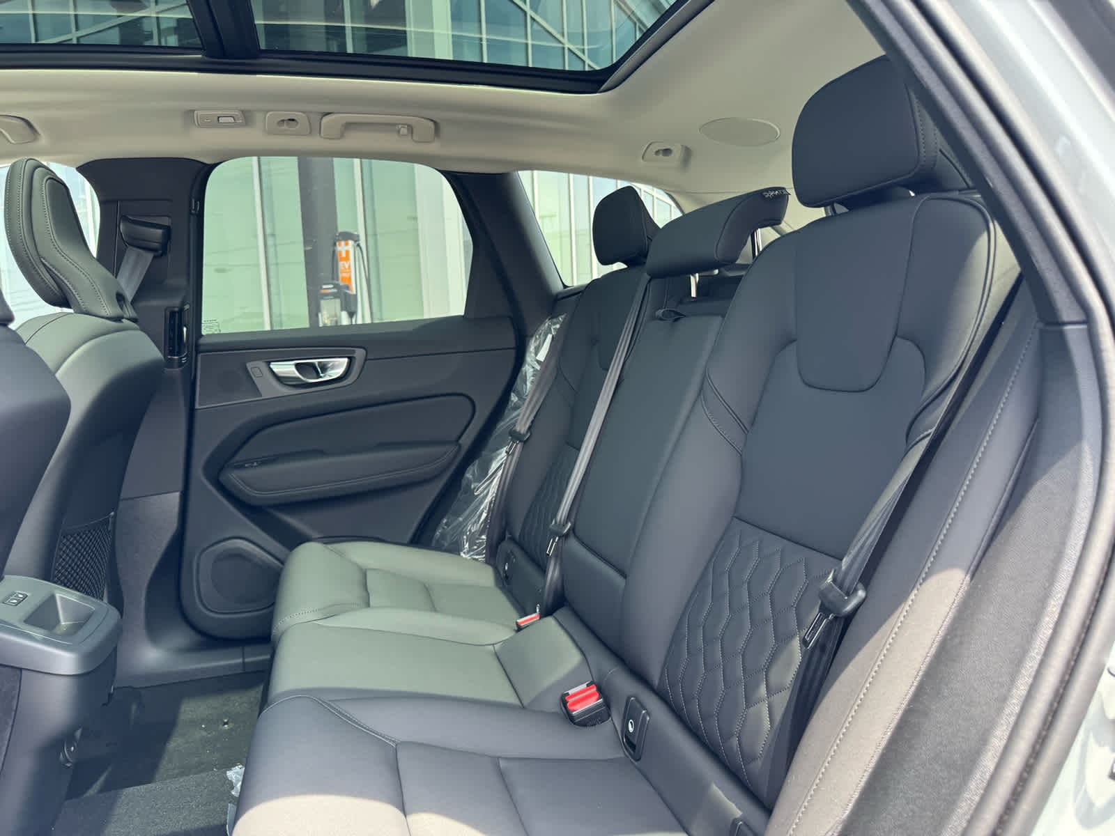 2026 Volvo XC60 Plus - Photo 33