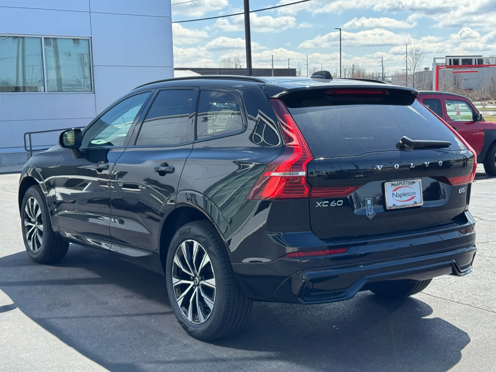 2025 Volvo XC60 B5 Core photo 3