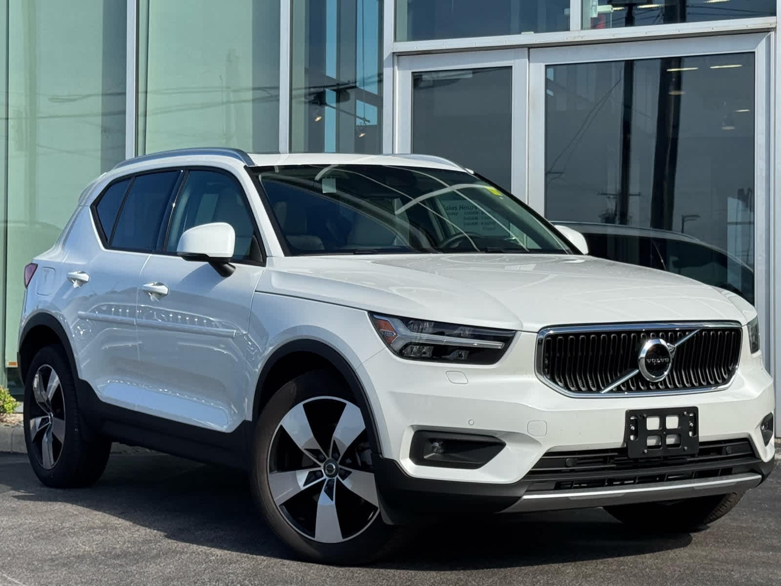 2022 Volvo XC40 Momentum