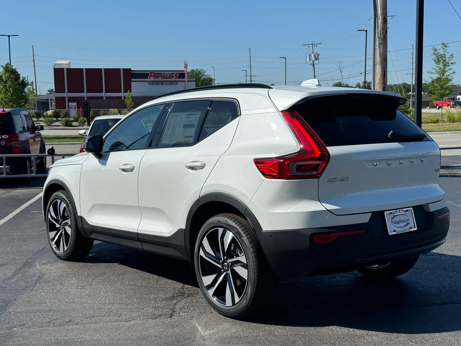 2026 Volvo XC40 photo 4