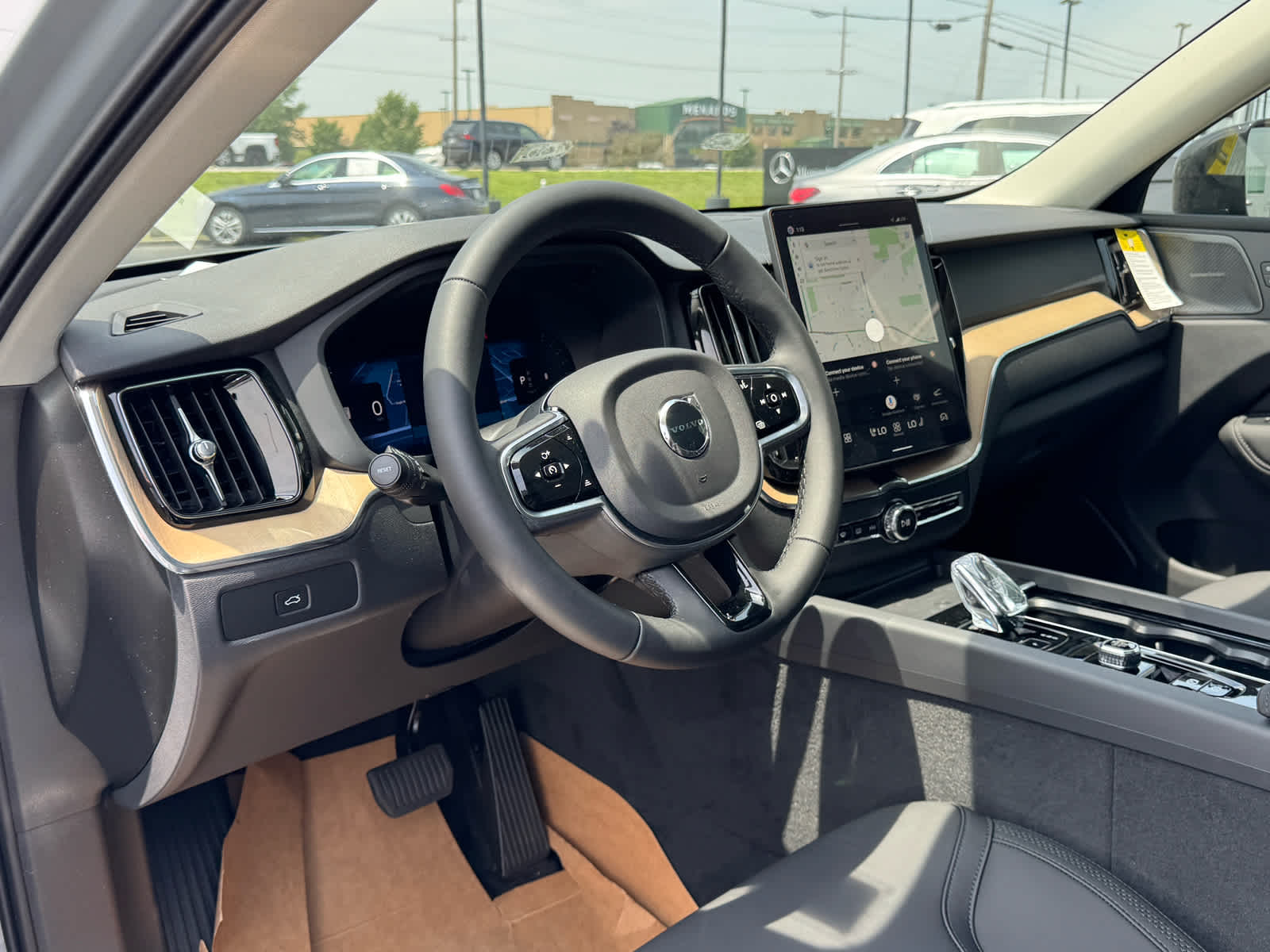 2026 Volvo XC60 Plus - Photo 15