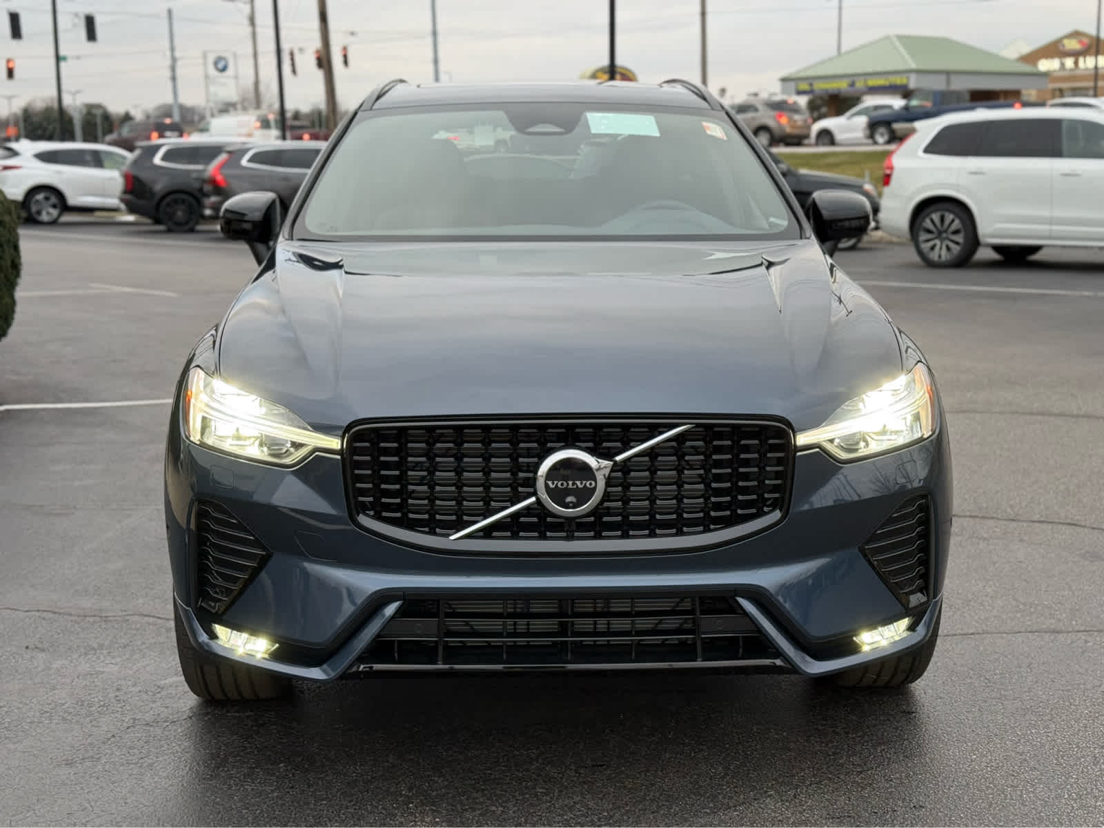 2025 Volvo XC60 B5 Plus photo 3