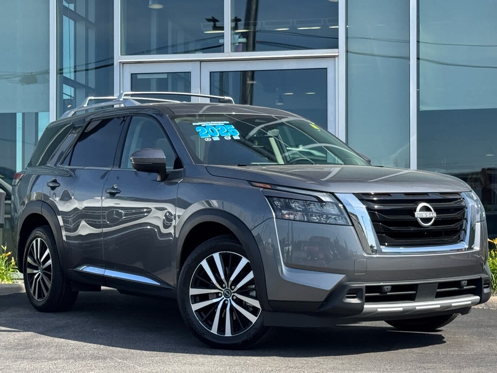 Used 2025 Nissan Pathfinder Platinum 4WD