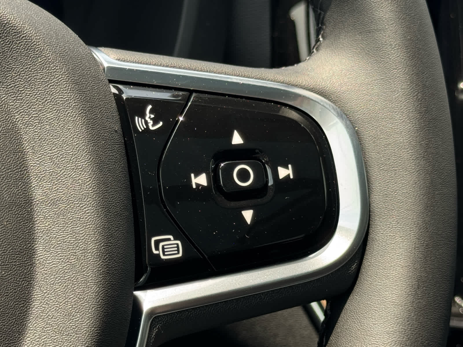 2026 Volvo XC60 Plus - Photo 28