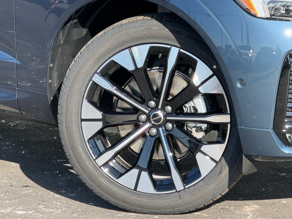 New 2026 Volvo XC60 B5 Plus SUV