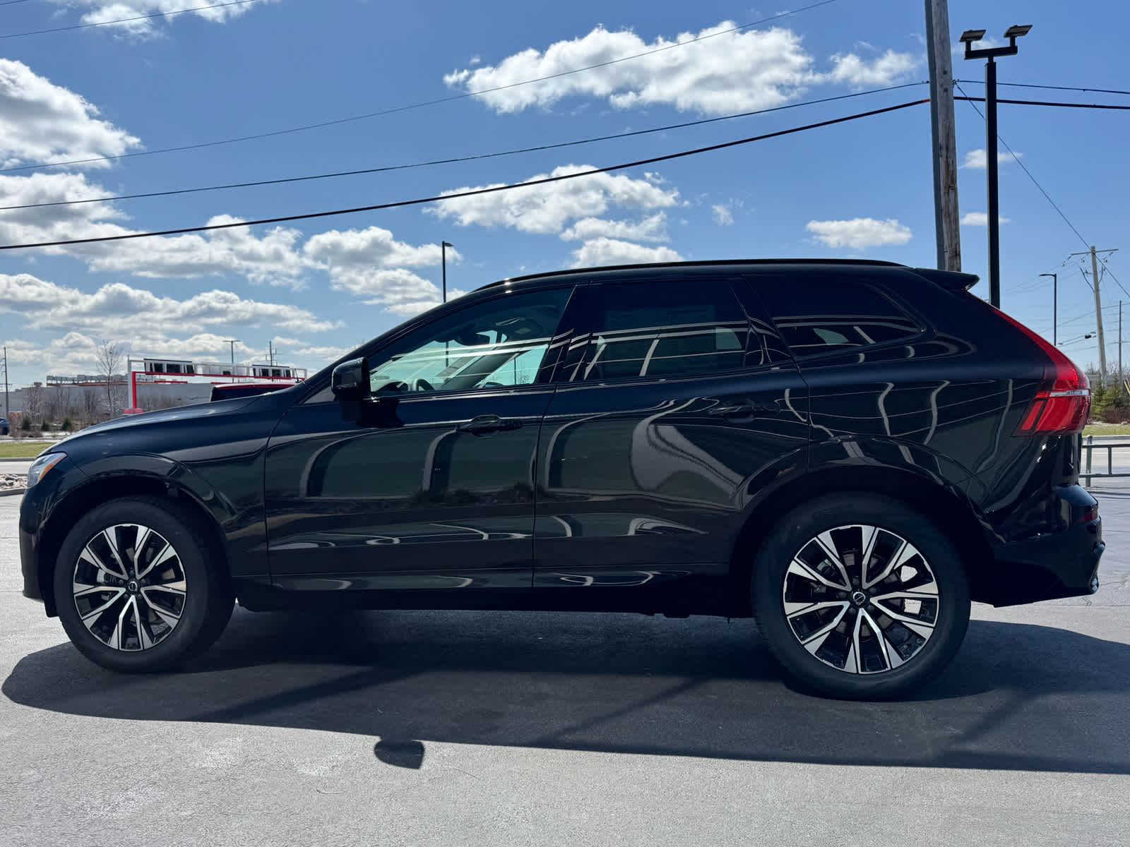 2025 Volvo XC60 B5 Core photo 2