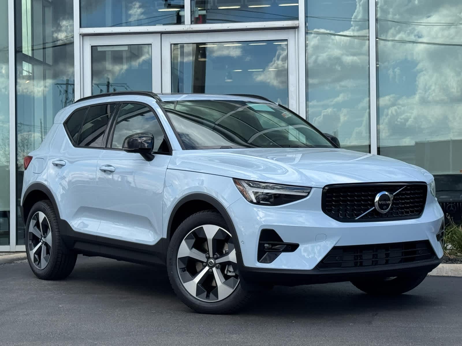2026 Volvo XC40 Plus's photo