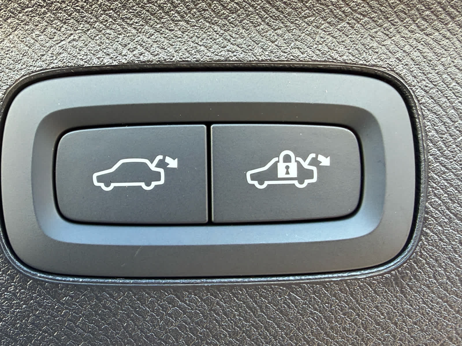 2026 Volvo XC90 Plus - Photo 8