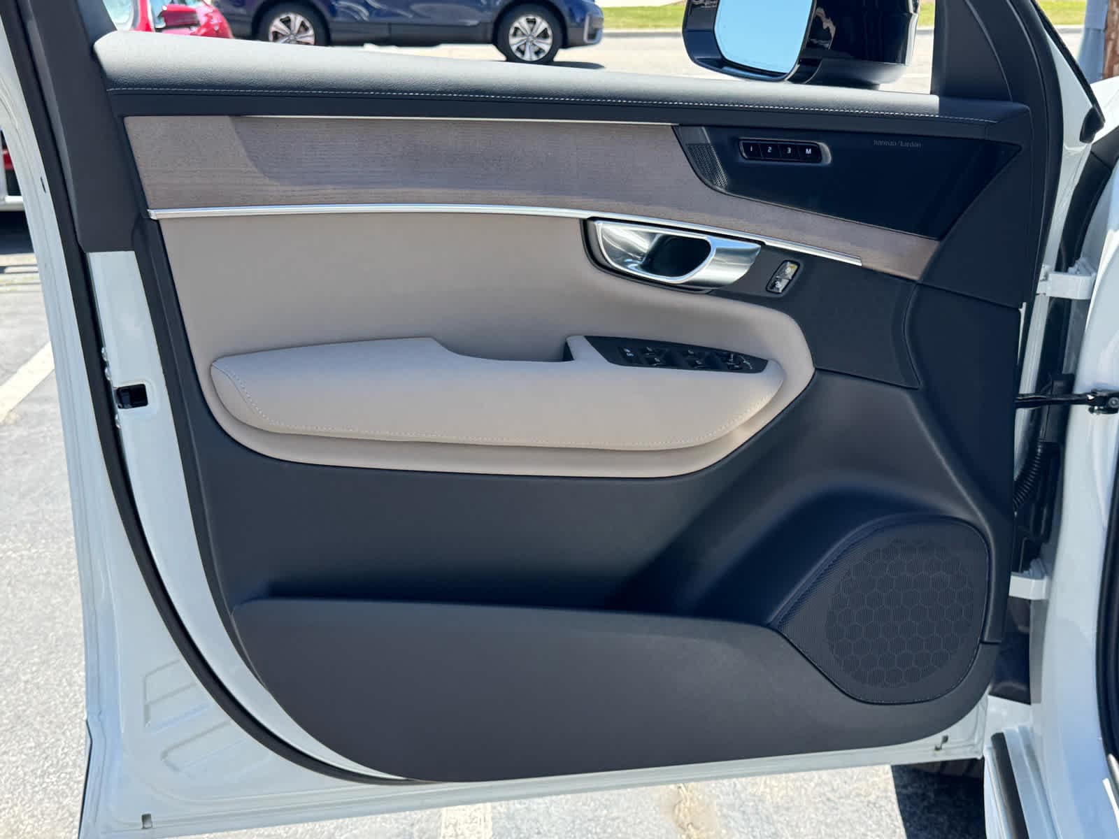 2026 Volvo XC90 Ultra - Photo 18