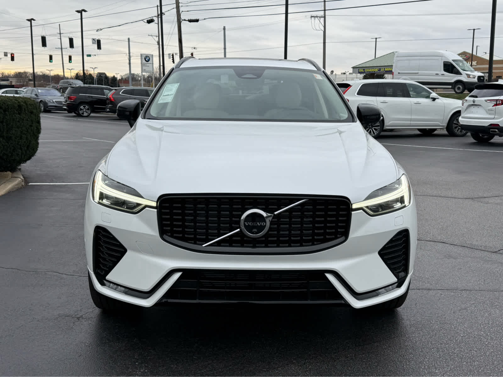 2025 Volvo XC60 B5 Plus photo 3
