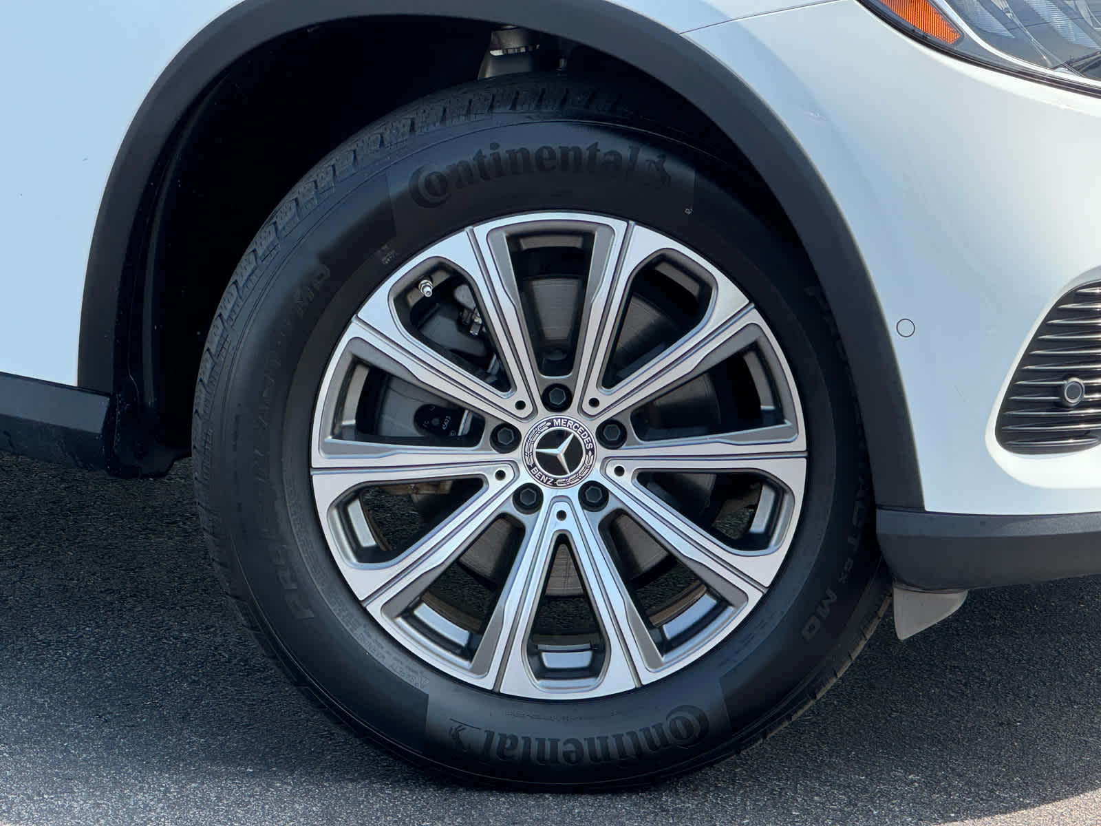 2024 Mercedes Benz GLC 300 4MATIC photo 2