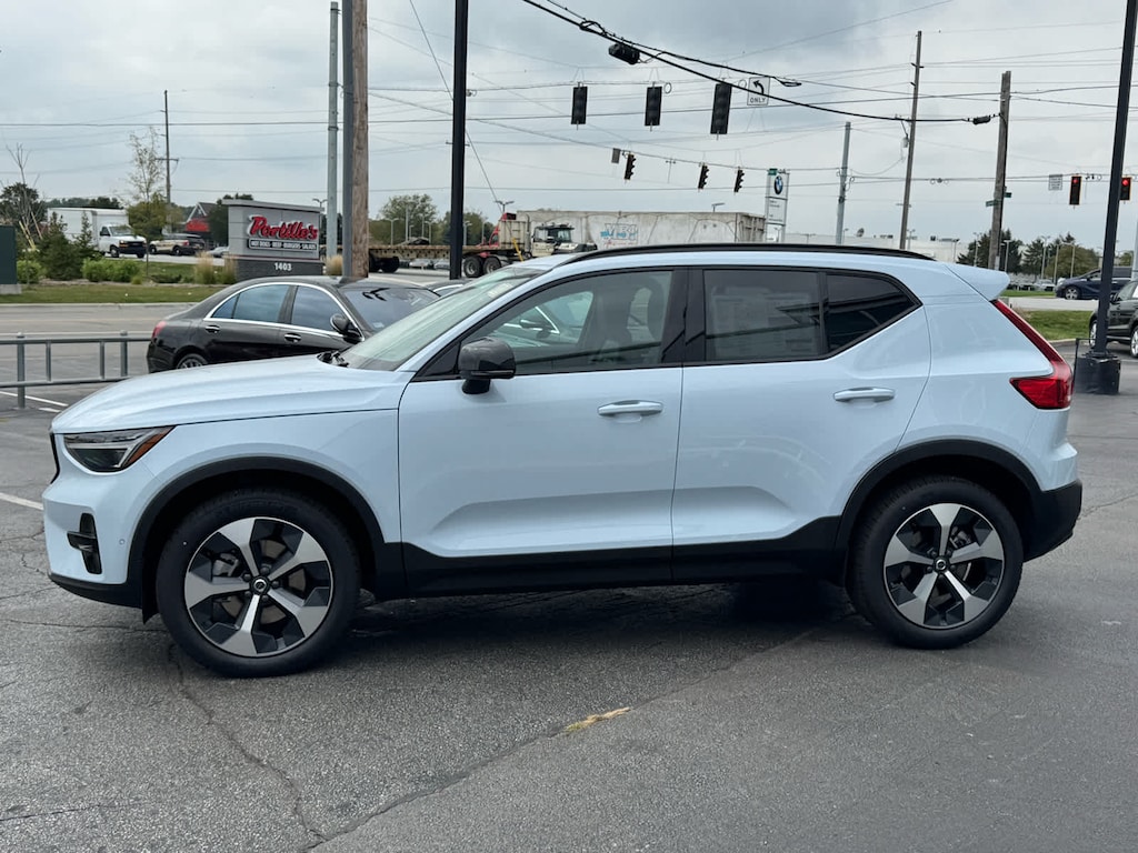 New 2026 Volvo XC40 B5 Plus SUV