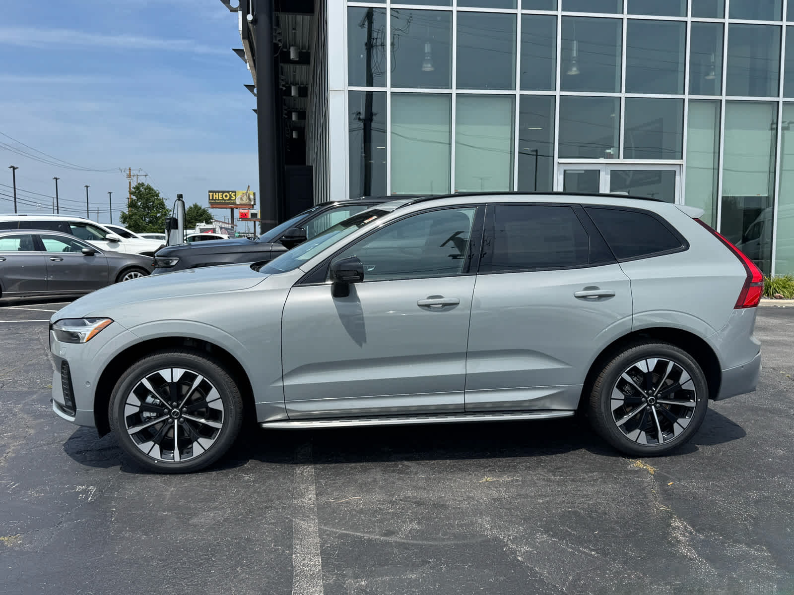 2026 Volvo XC60 Plus - Photo 6