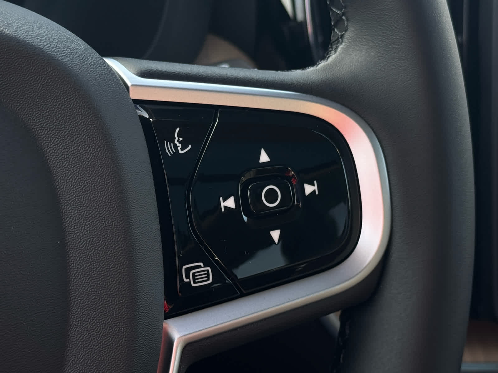 2026 Volvo XC60 Plus - Photo 29