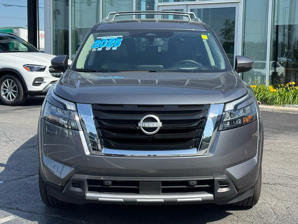 Used 2025 Nissan Pathfinder Platinum 4WD