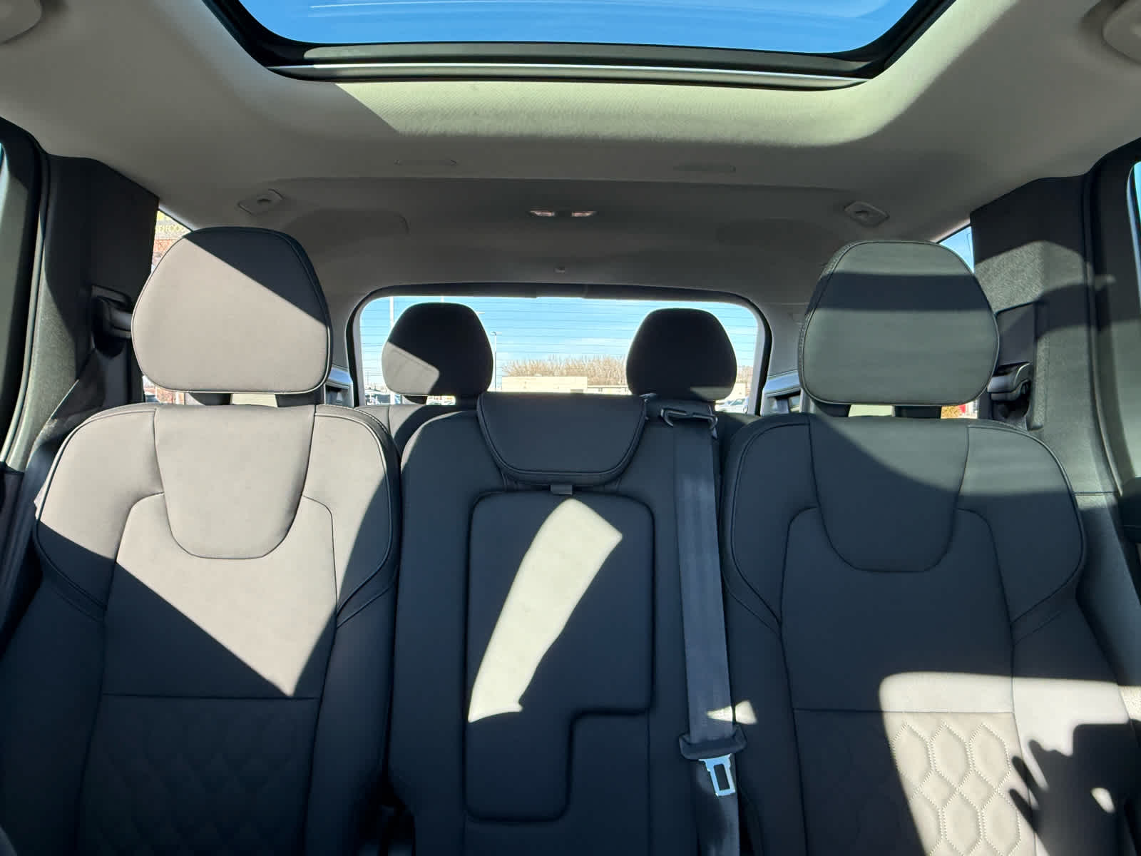 2026 Volvo XC90 Plus - Photo 16