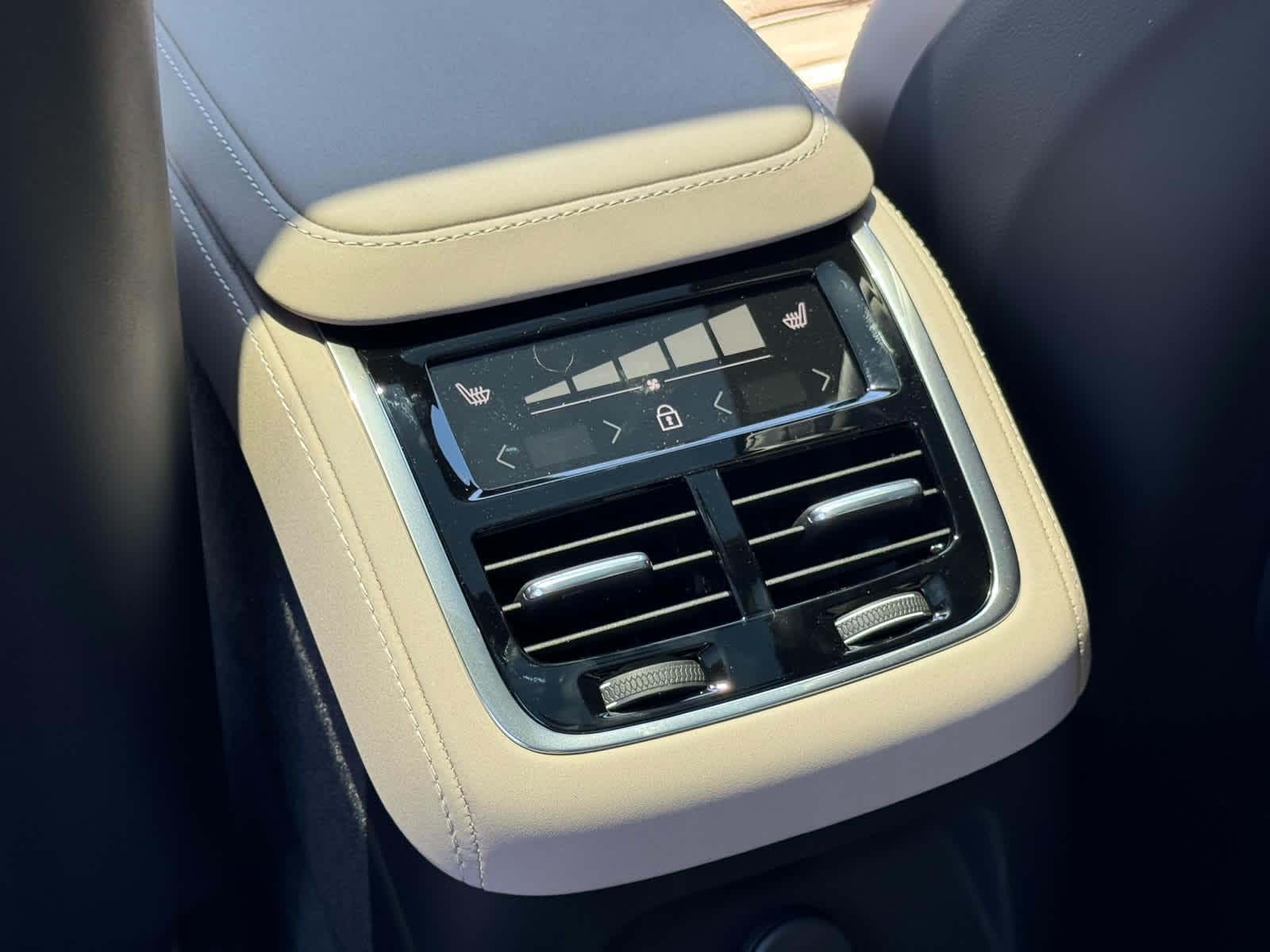 2026 Volvo XC90 Ultra - Photo 37