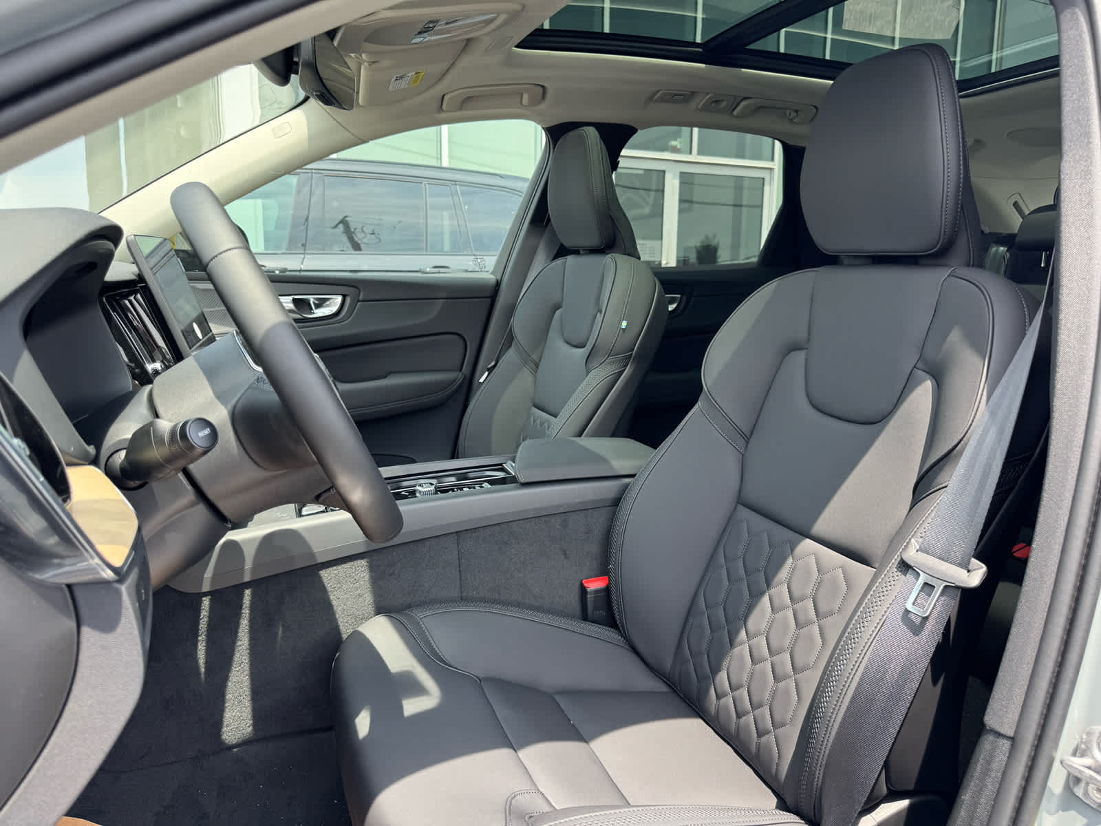 2026 Volvo XC60 Plus - Photo 13