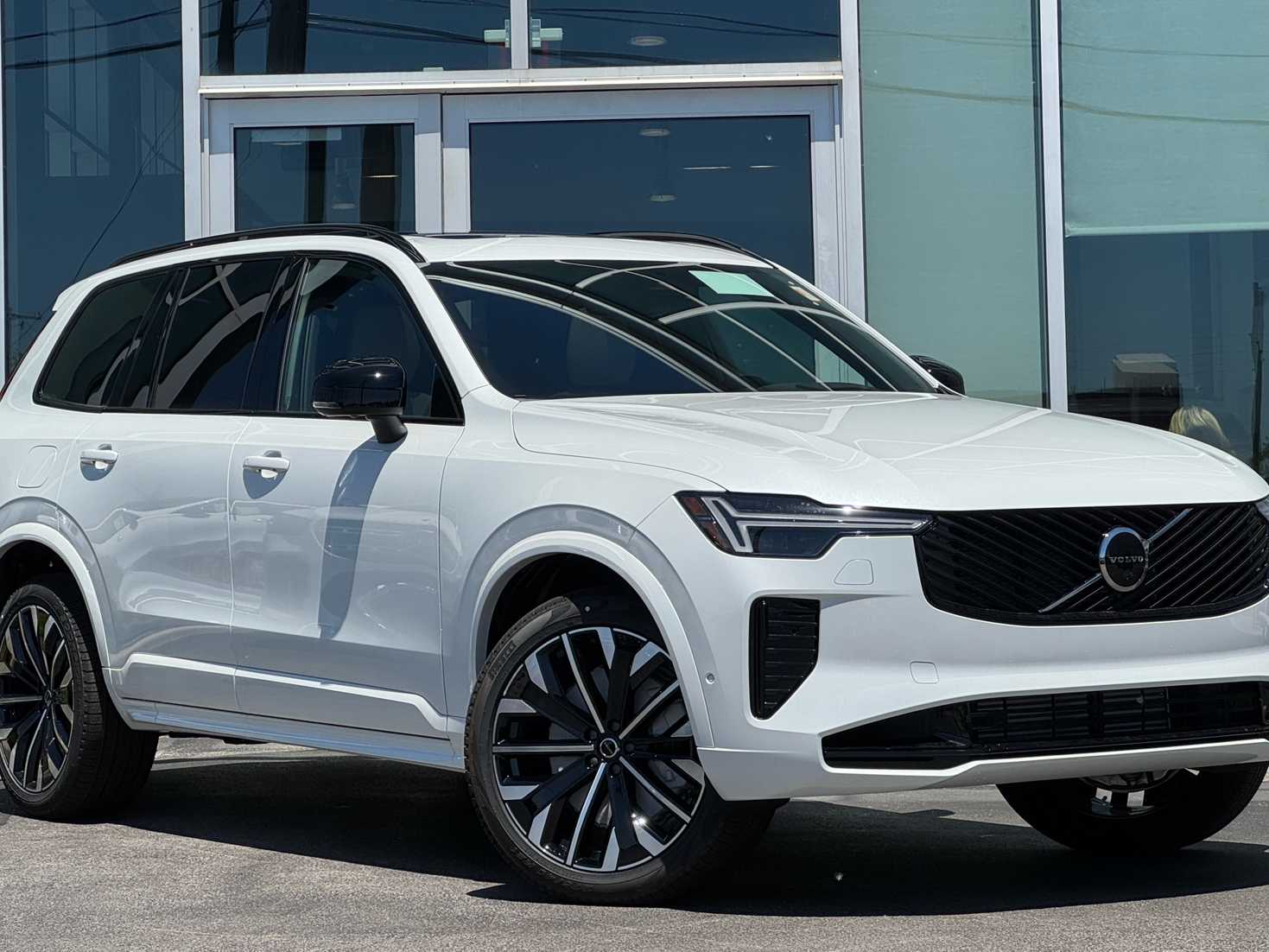 2026 Volvo XC90 T8 Recharge Ultra Dark 6-Seater 4WD's photo
