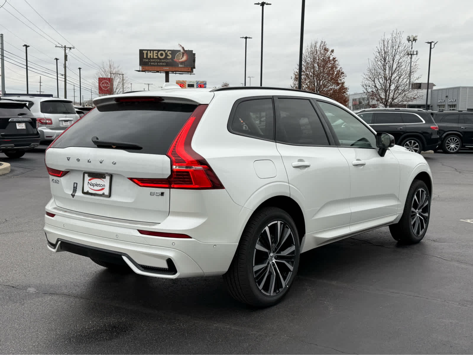 2025 Volvo XC60 B5 Plus photo 4