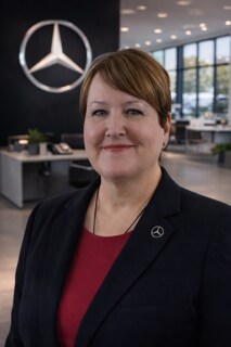 Staff member Nicole Glinos from ID_84ad58