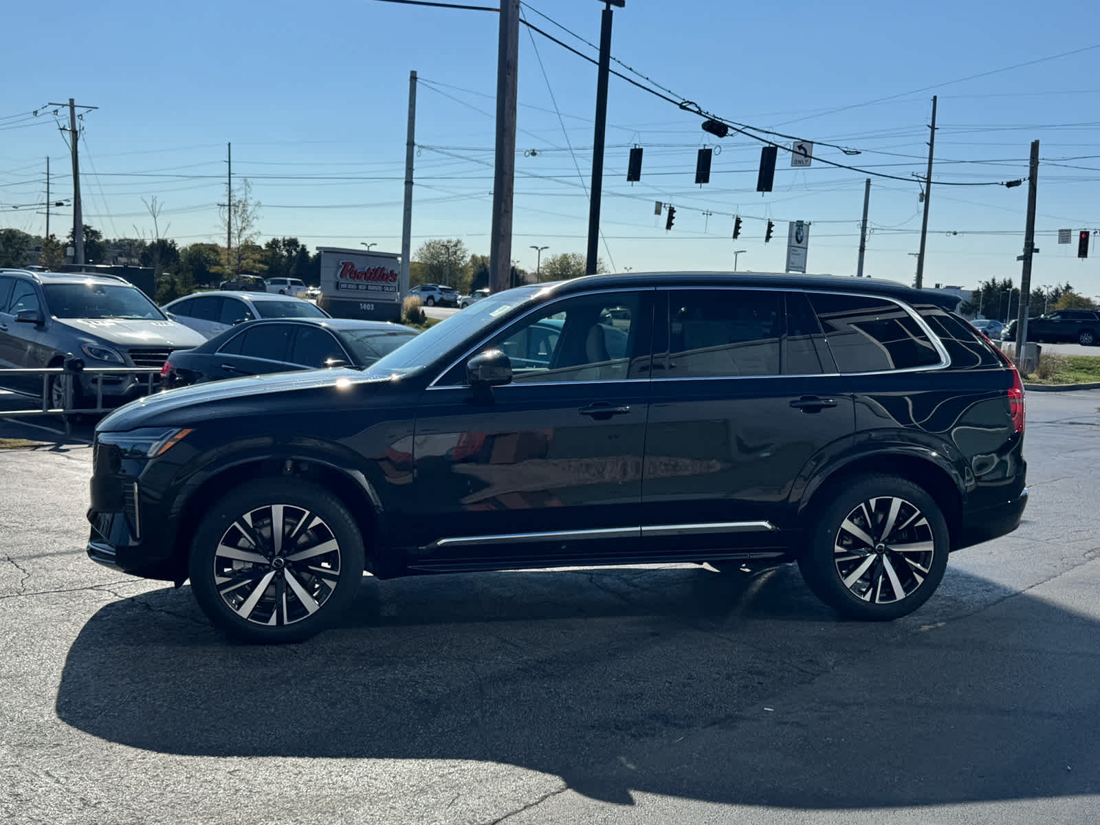 2026 Volvo XC90 Core photo 2