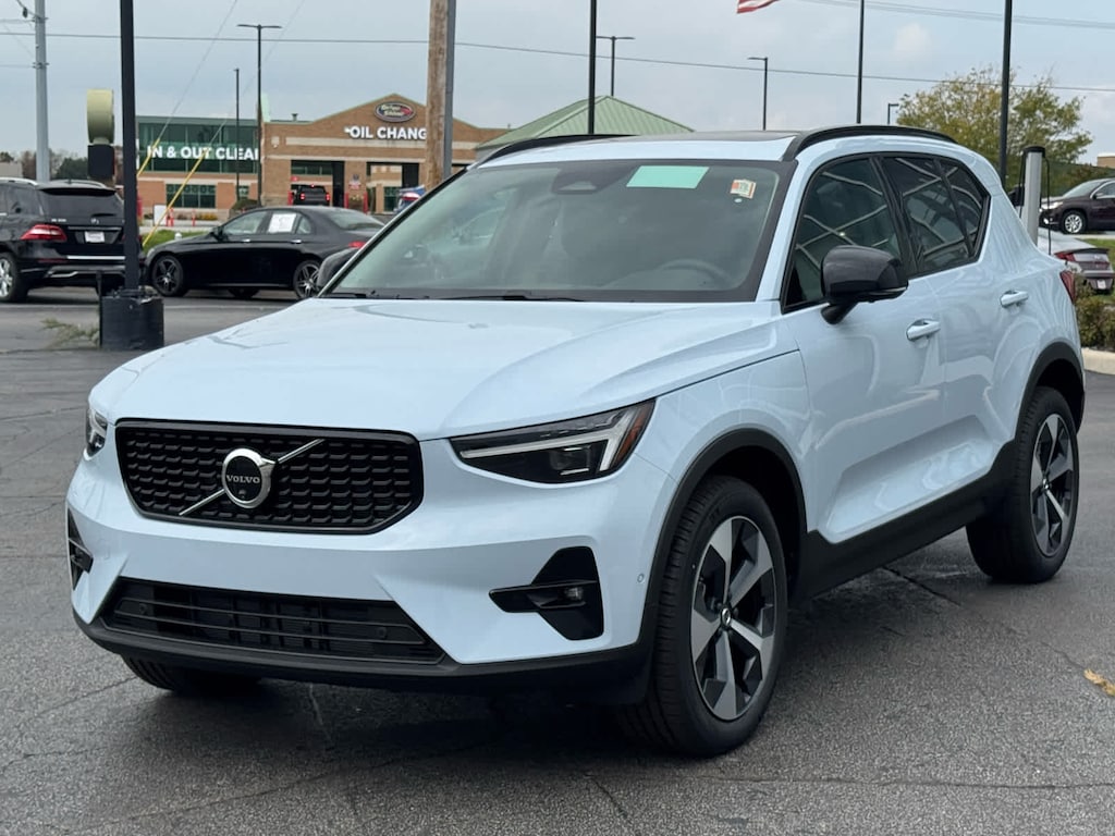 New 2026 Volvo XC40 B5 Plus SUV