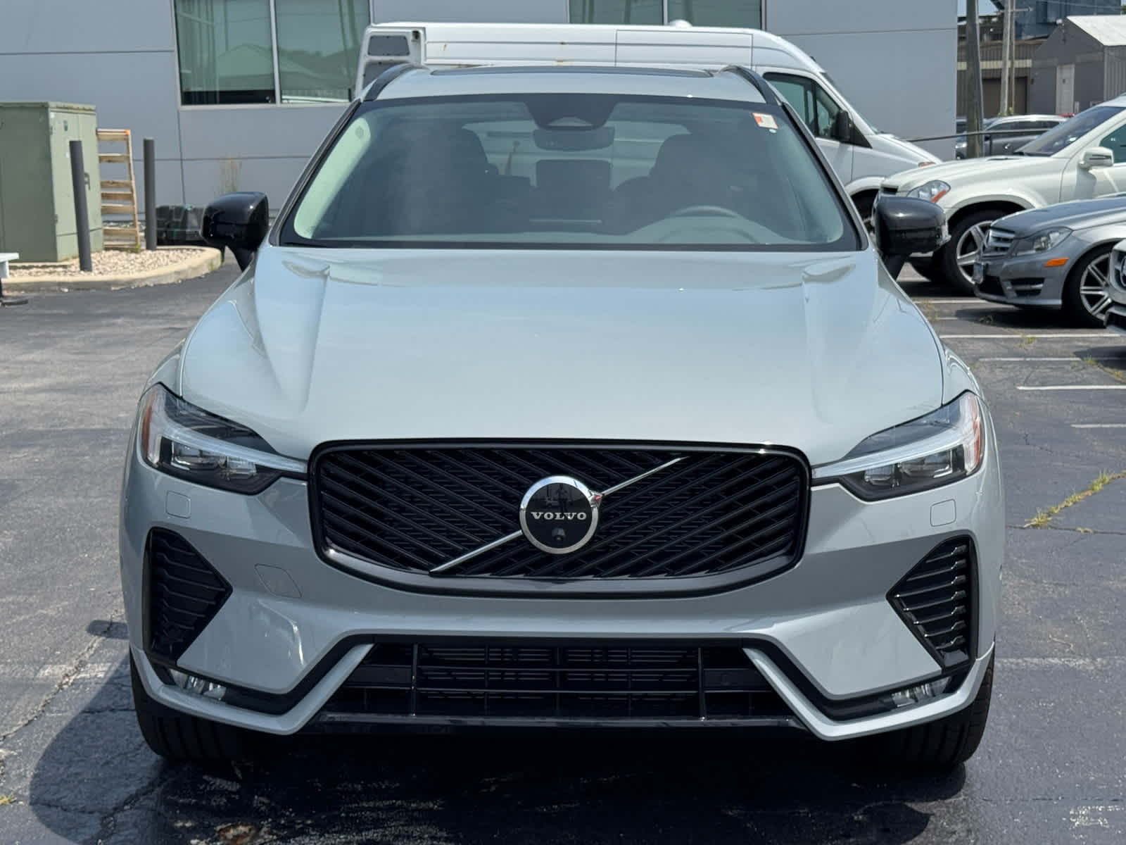 2026 Volvo XC60 Plus - Photo 3