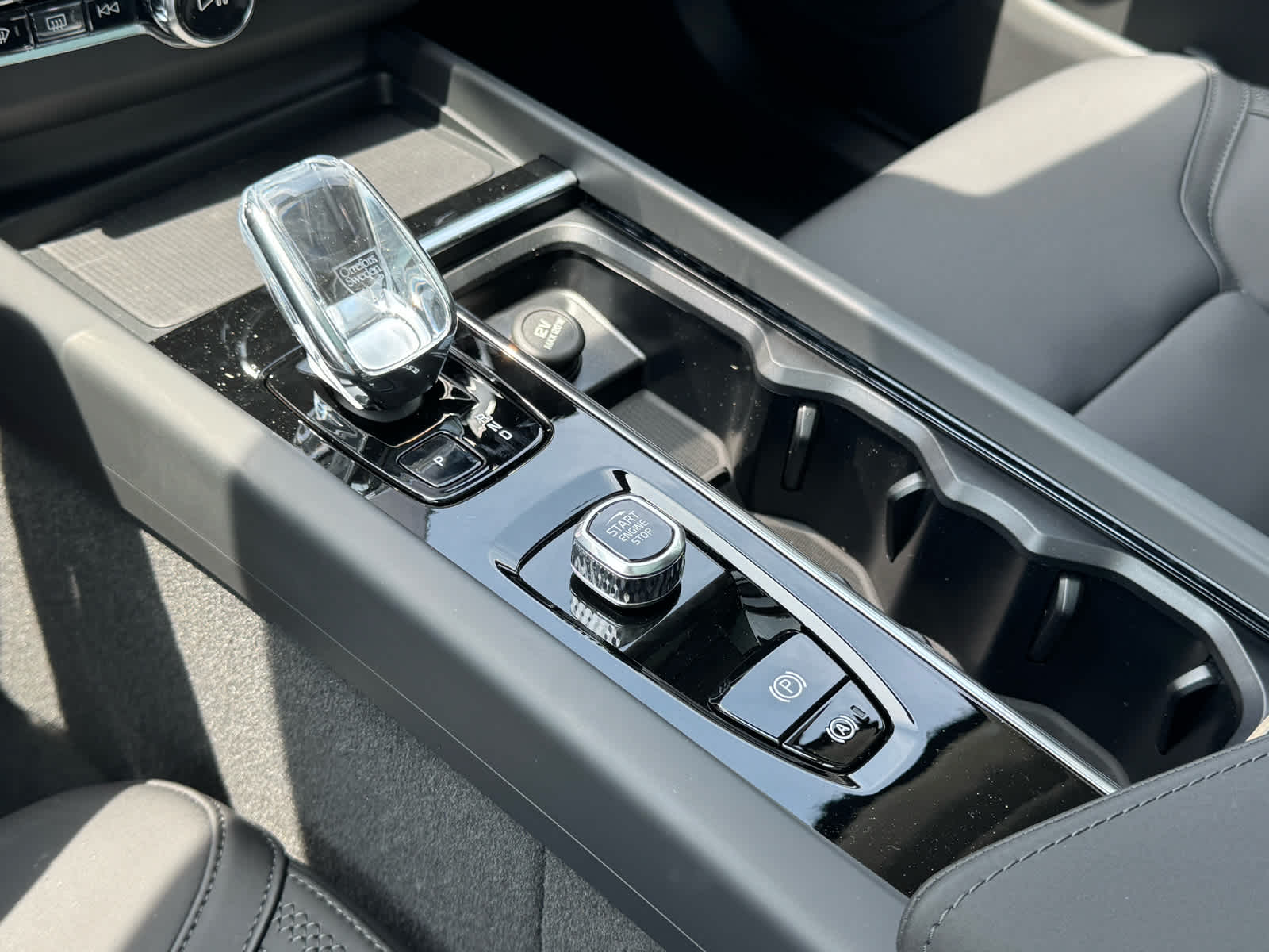 2026 Volvo XC60 Plus - Photo 25