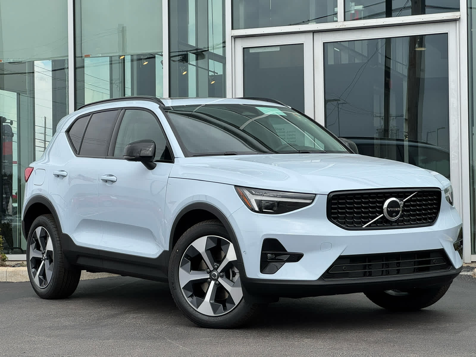 2026 Volvo XC40 Plus's photo