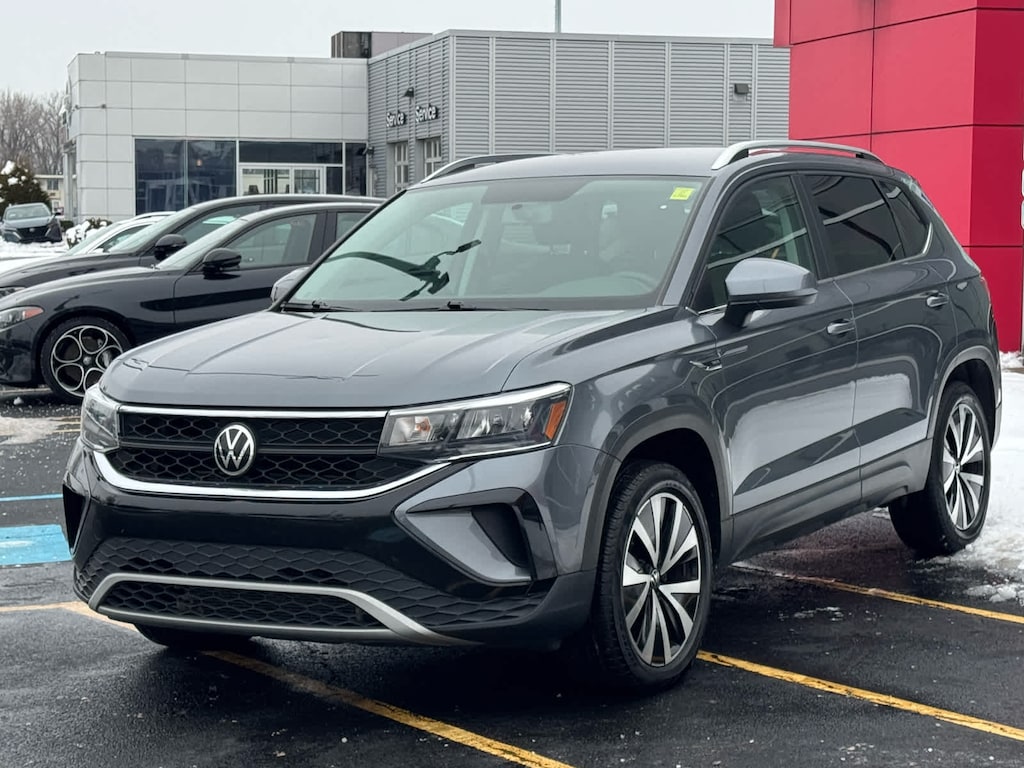 Used 2022 Volkswagen Taos SE 4MOTION