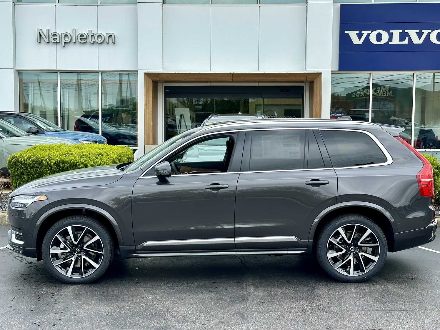 New Volvo XC90 SUVs | Napleton Volvo Cars